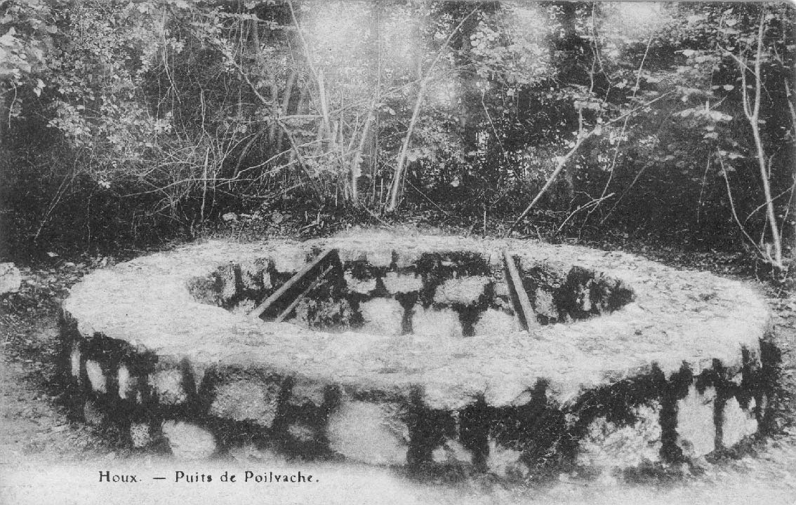 Le puits de Poilvache vers 1900. Carte postale (coll. de l’auteur)